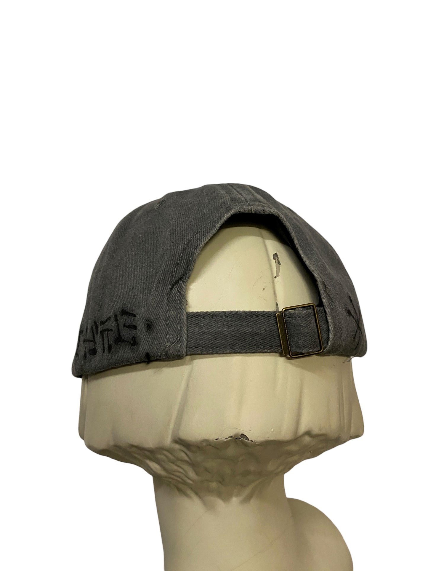 LIGHT GRAY CRUST LEPRAGRAM CAP III